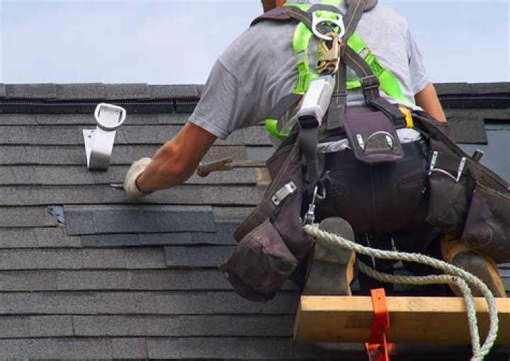 Question: Does A Roofer Repair The Eaves