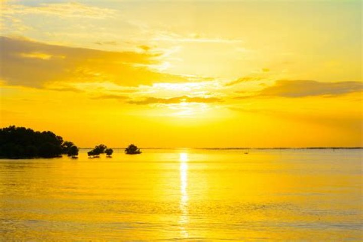 Question: What Does A Yellow Sky Mean