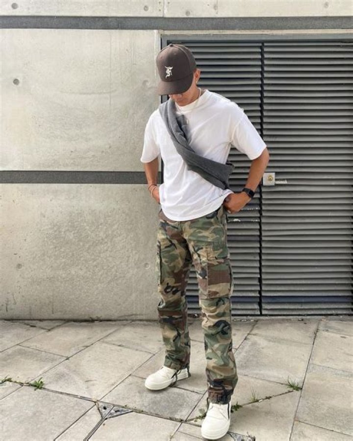 Question: What To Wear With Camo Pants Guys