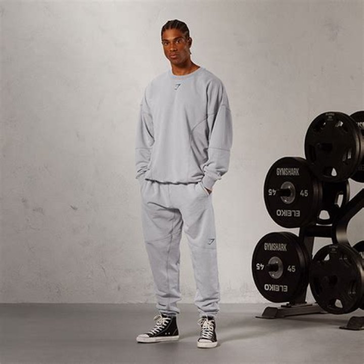 Question: What To Wear With Grey Joggers Guys