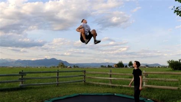 Quick Answer: How Do You Do A Backflip On A Trampoline